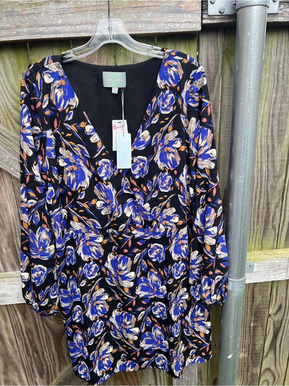 👗Skies are blue Black Floral V-Neck Dress with Blue Accents - Picture 3 of 9
